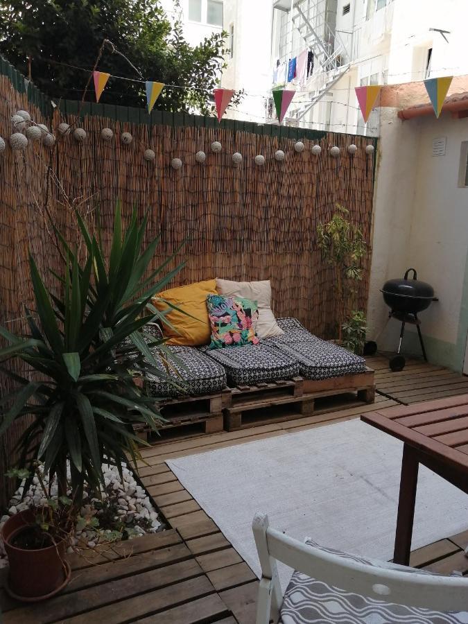 Apartamento Encantador Com Patio Lisbon Exterior photo